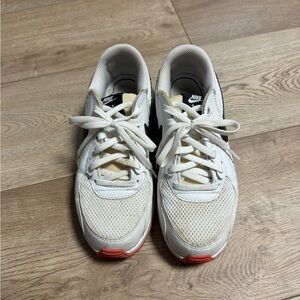 Nike air max excee White and Black Sneakers